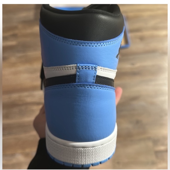 Air Jordan 1 Retro High OG ‘UNC TOE’ - Picture 16 of 16